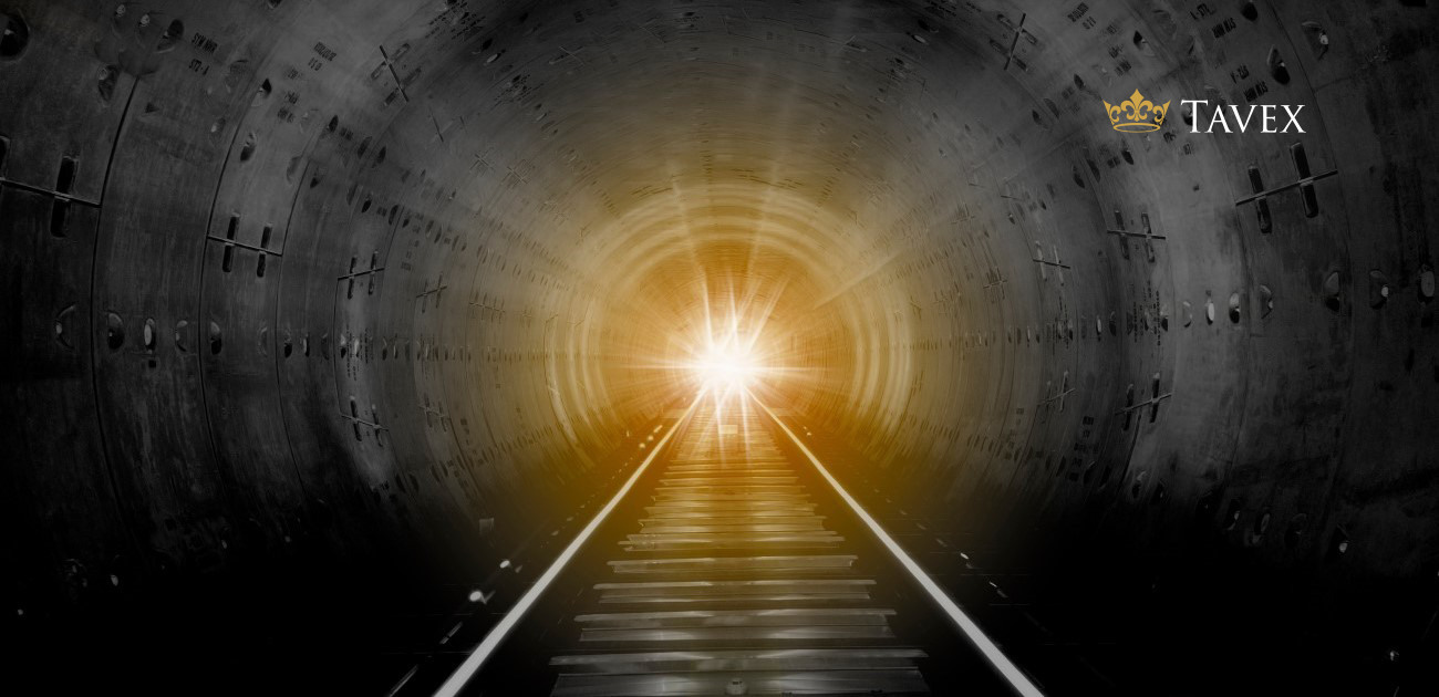 секунди преди катастрофа за икономиката светлини на влат в дъното на тунел